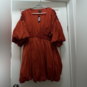 NWT PrettyLittleThing Puff Sleeve Puffball Hem Shift dress